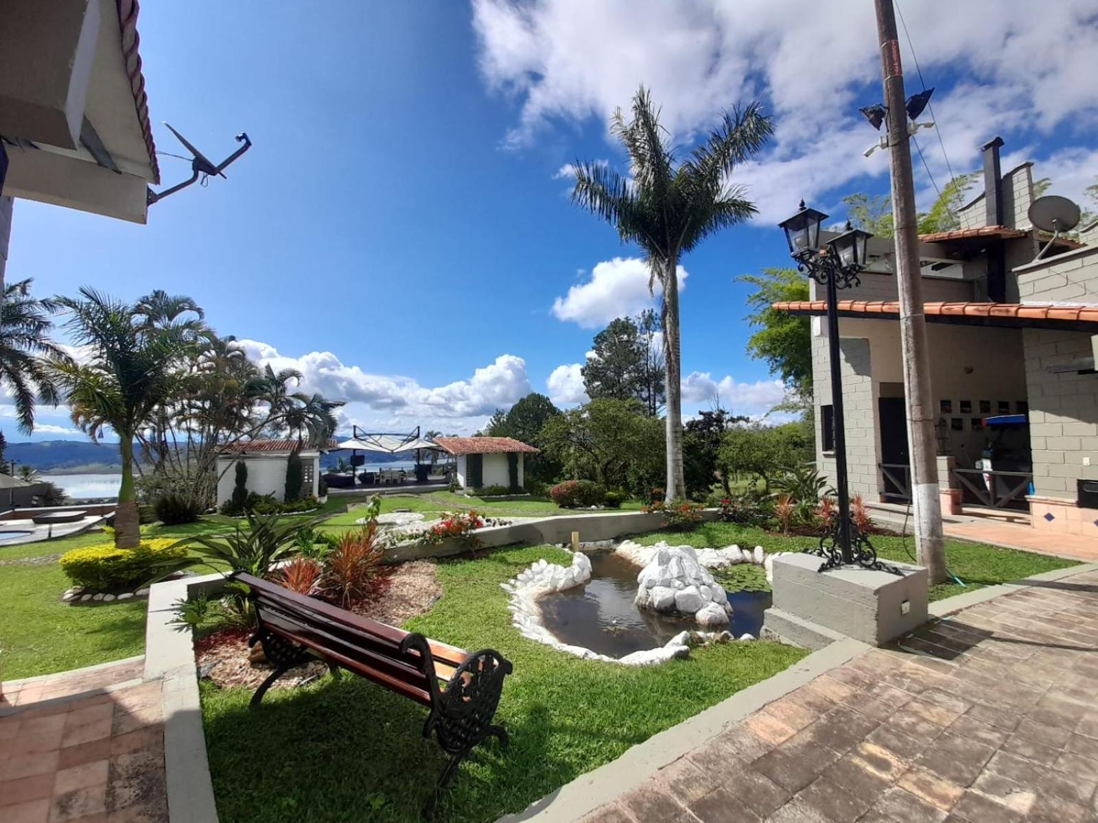 Hotel Maca Lago Calima Exterior photo